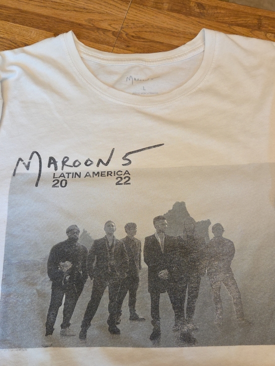 Other - White Graphic Tee - Latin America 2022
